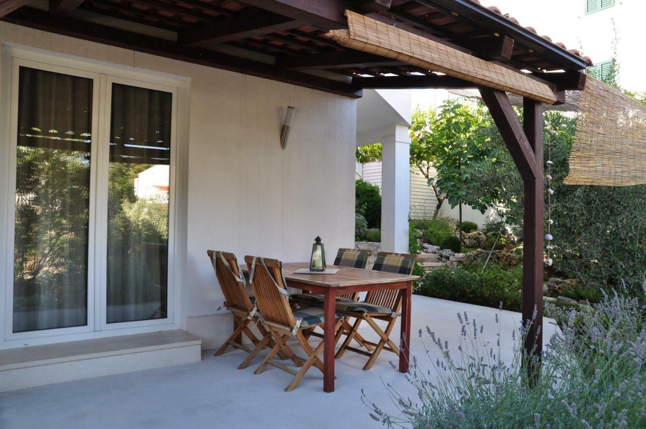 Villa Delfin Sutivan ภายนอก รูปภาพ